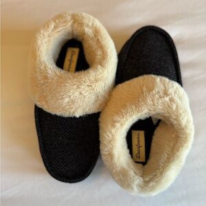 NWT Dearfoams Women’s Slippers